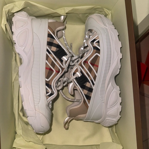 Kids Burberry shoes - Main Image